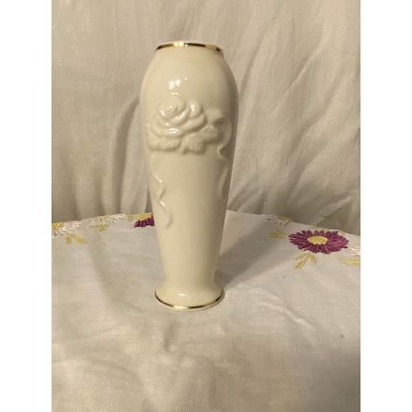 Lenox Bone China, Embossed Rose, Bud Vase 5 ¾" Porcelain with metallic gold trim - Picture 1 of 13